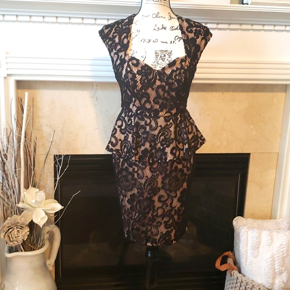 Xscape Dresses & Skirts - Xscape lace dress
